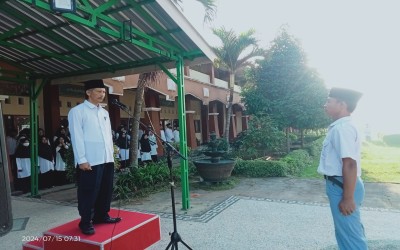 Upacara Perdana, Kepala MAN Lombok Barat Ingatkan Kedisiplinan